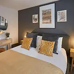 Host & Stay - Shipwrights