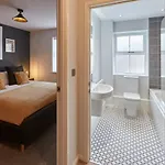 Host & Stay - Shipwrights